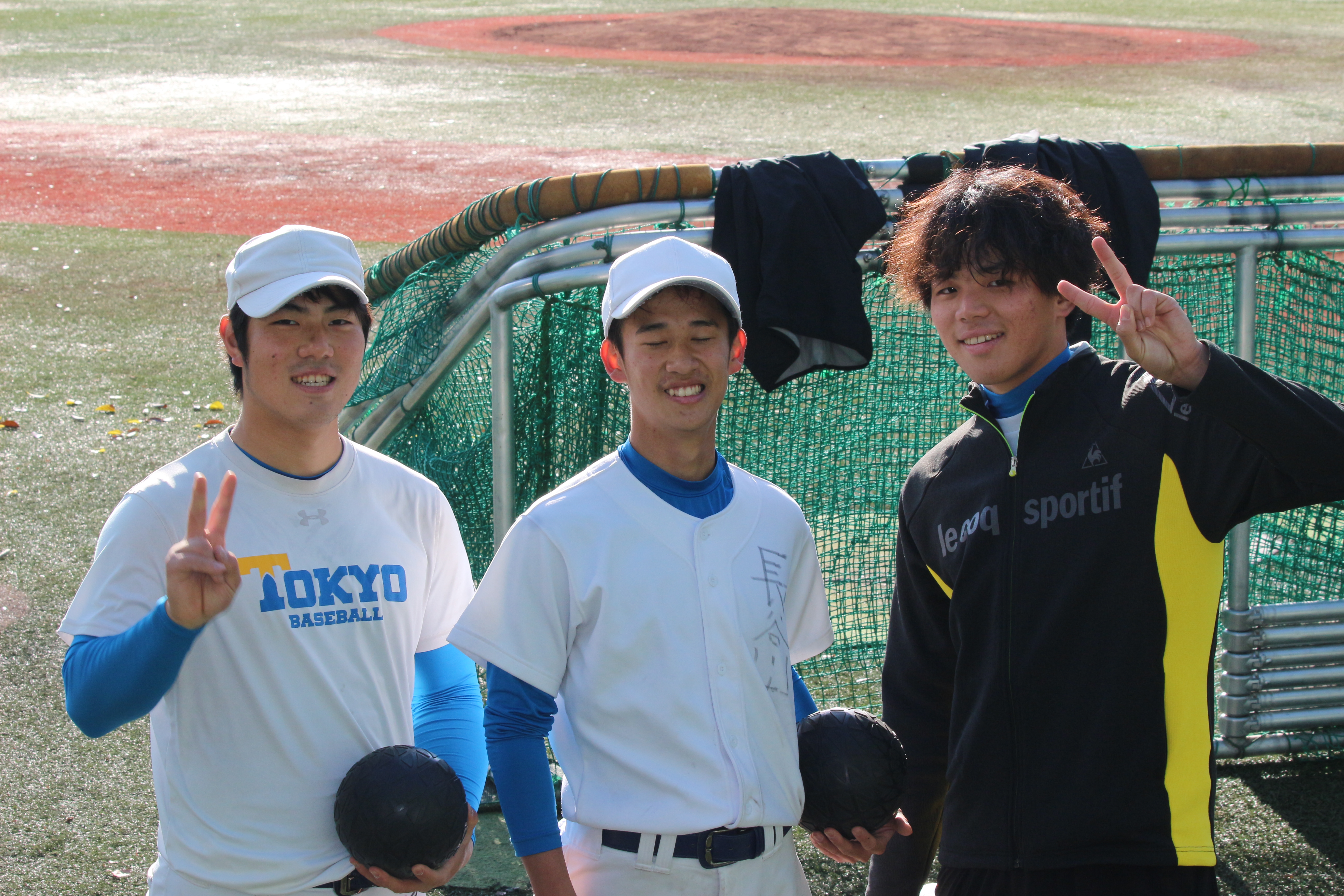 左から、鈴木太陽投手、長谷川大智投手、中村薫平投手。